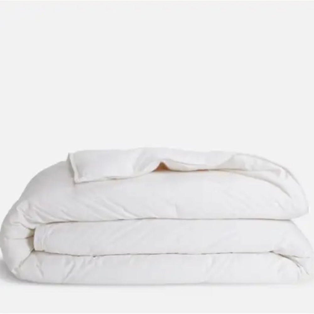 Brooklinen Queen size down alternative comforter